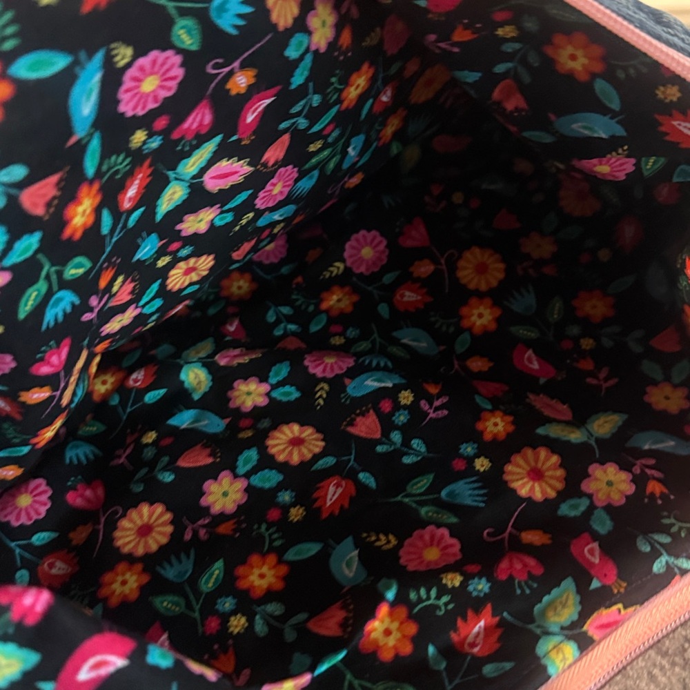 Handmade crossbody from recycled GUESS jeans. - Picture 4 of 4